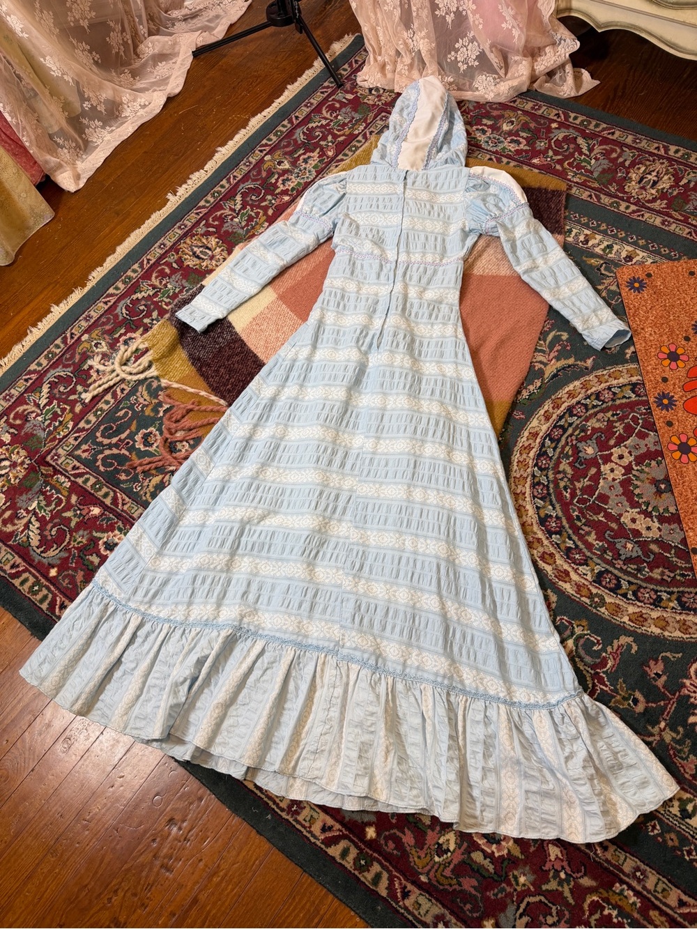 Rare White Label Gunne Sax Blue and White Hood with Blue and Pink Trim, 7 - Picture 12 of 16